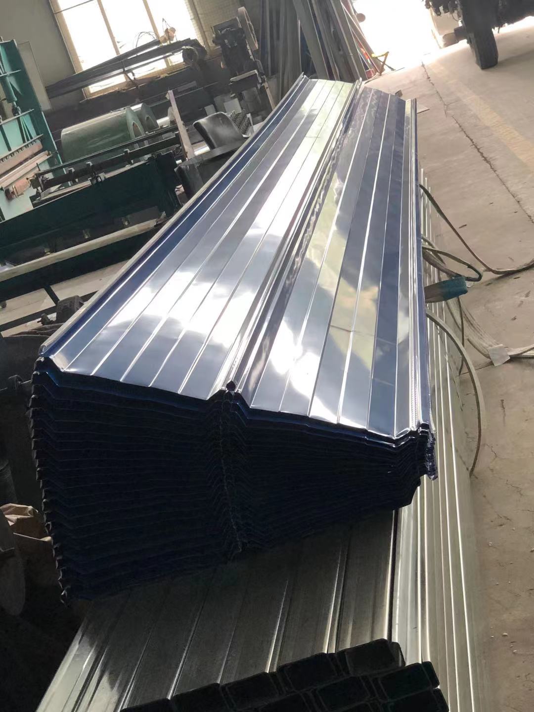 夏季用屋面裝修隔熱選擇彩鋼瓦還是樹(shù)脂瓦好？